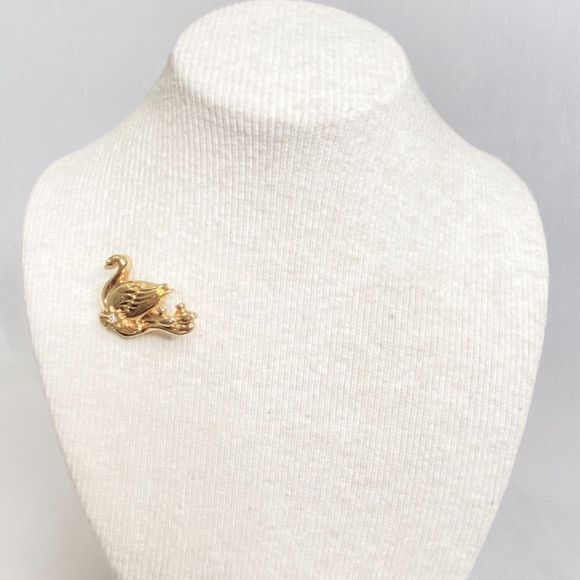 Avon Golden Swan Brooch Single Clear Rhinestone Flower And Babies - Picture 2 of 9